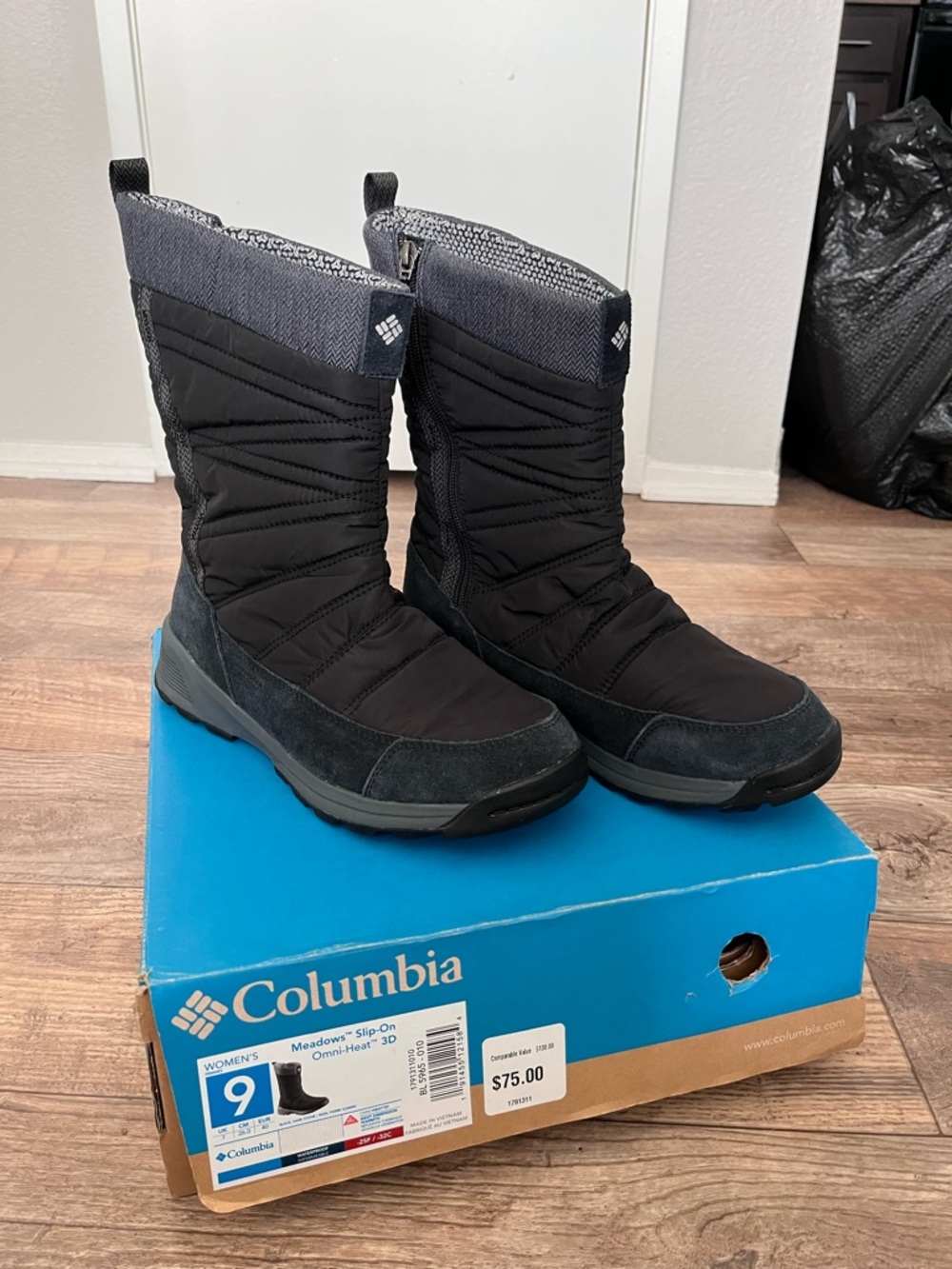 Columbia Women's Black and Gray Insulated Winter Boots